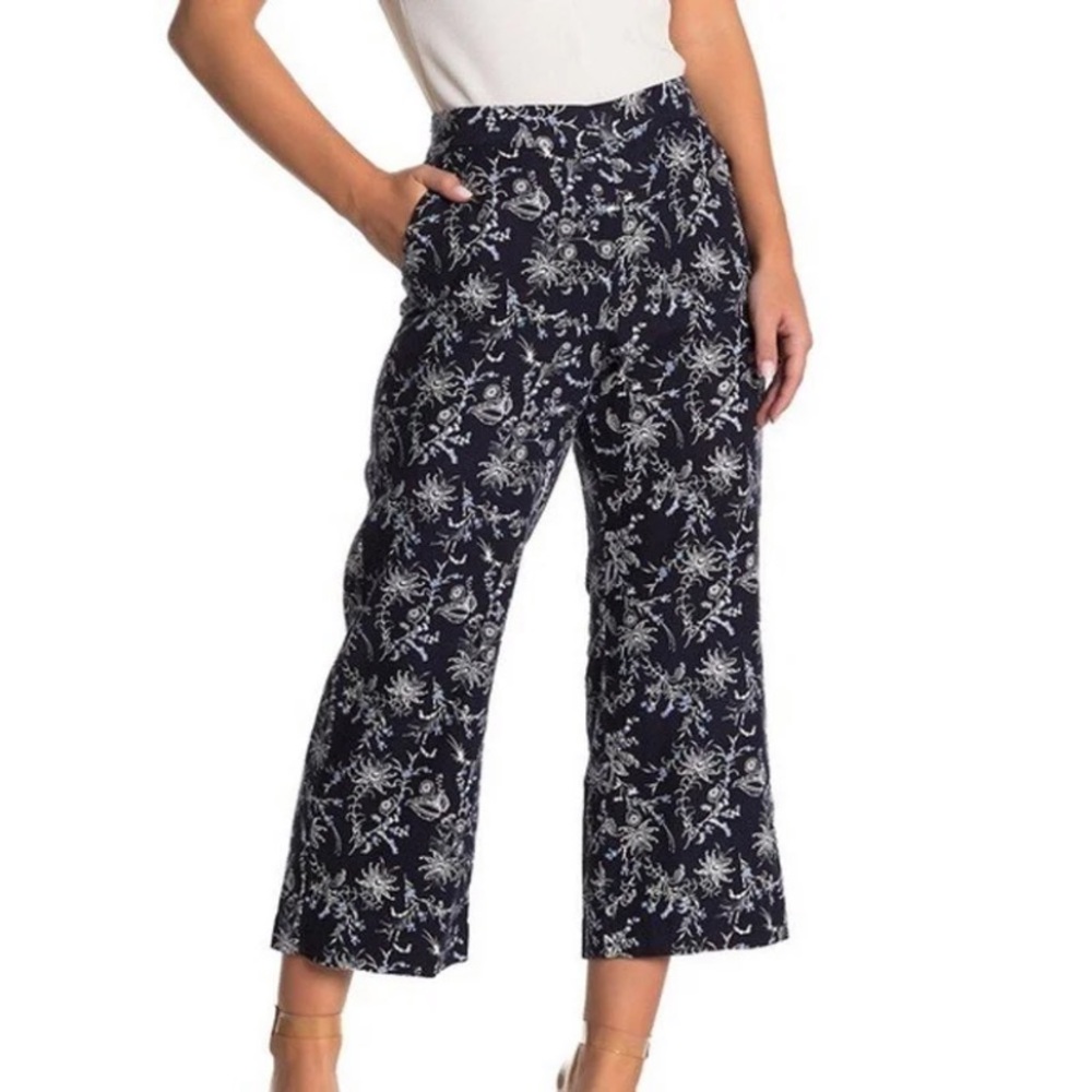 👠HOST PICK👠 Caslon Blue/White Floral Capris 2X